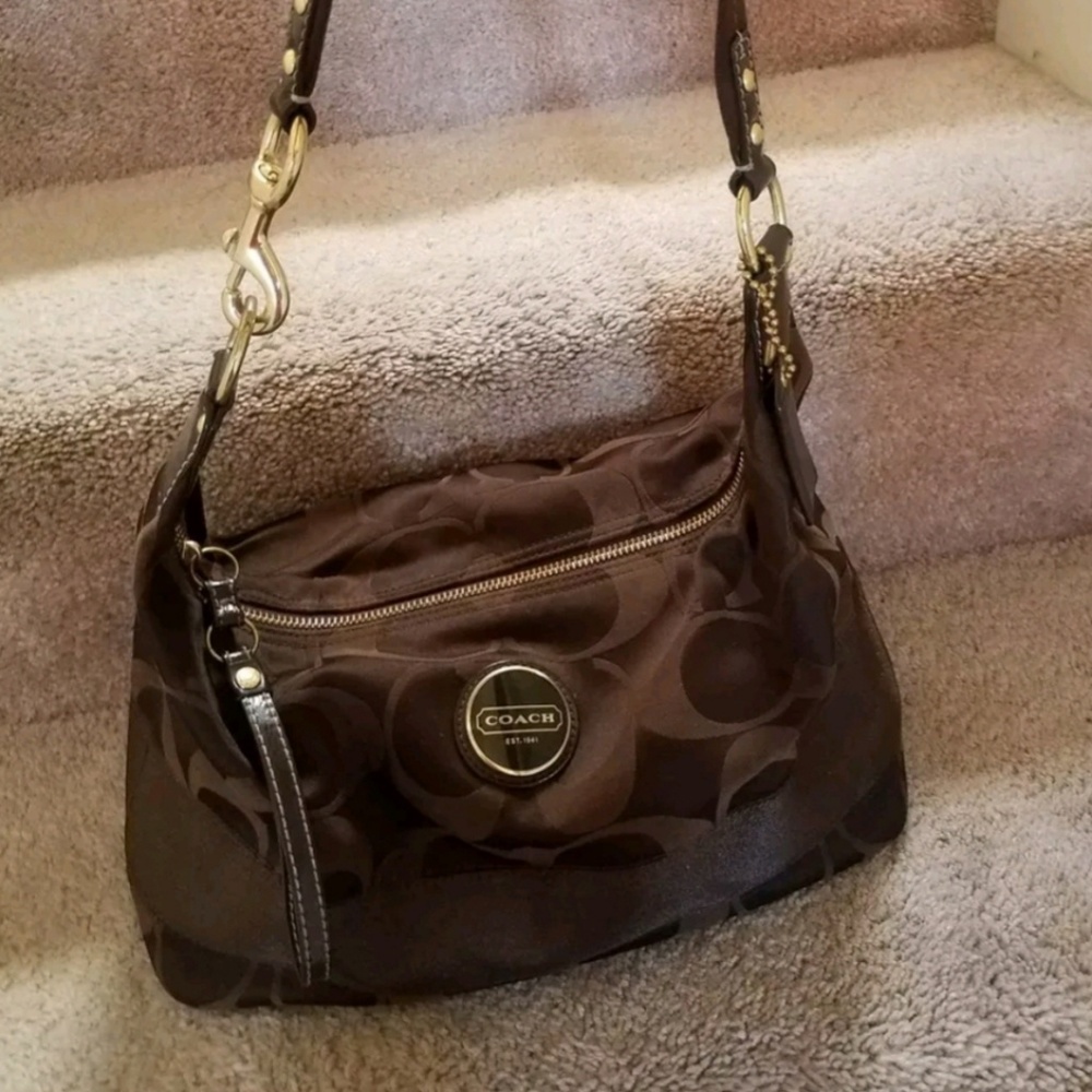Coach shoulder handbag.